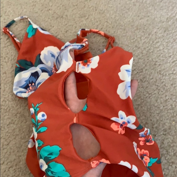 Aerie one piece - Picture 3 of 4